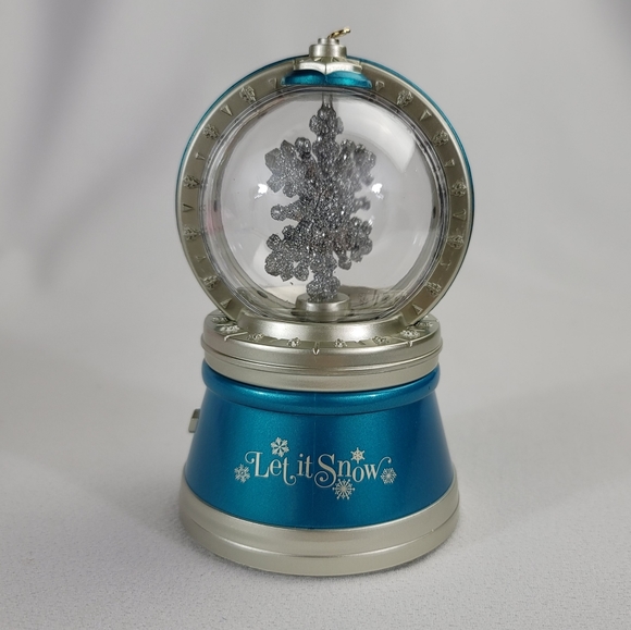 Hallmark Keepsake Limited Edition THATS SNOW MAGICAL! Ornament - Picture 5 of 16